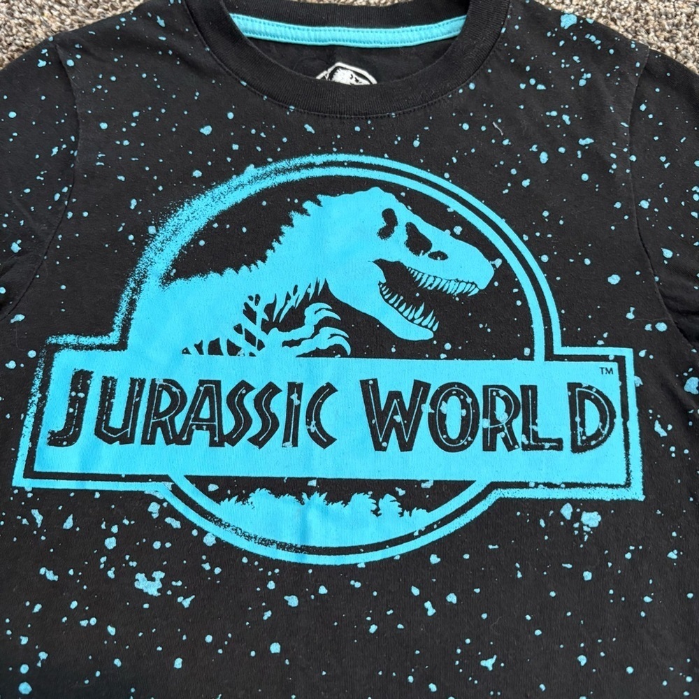 🦖 Kids' Jurassic World Black & Teal Logo Graphic Tee Size 6/7 Dinosaur - Picture 3 of 6